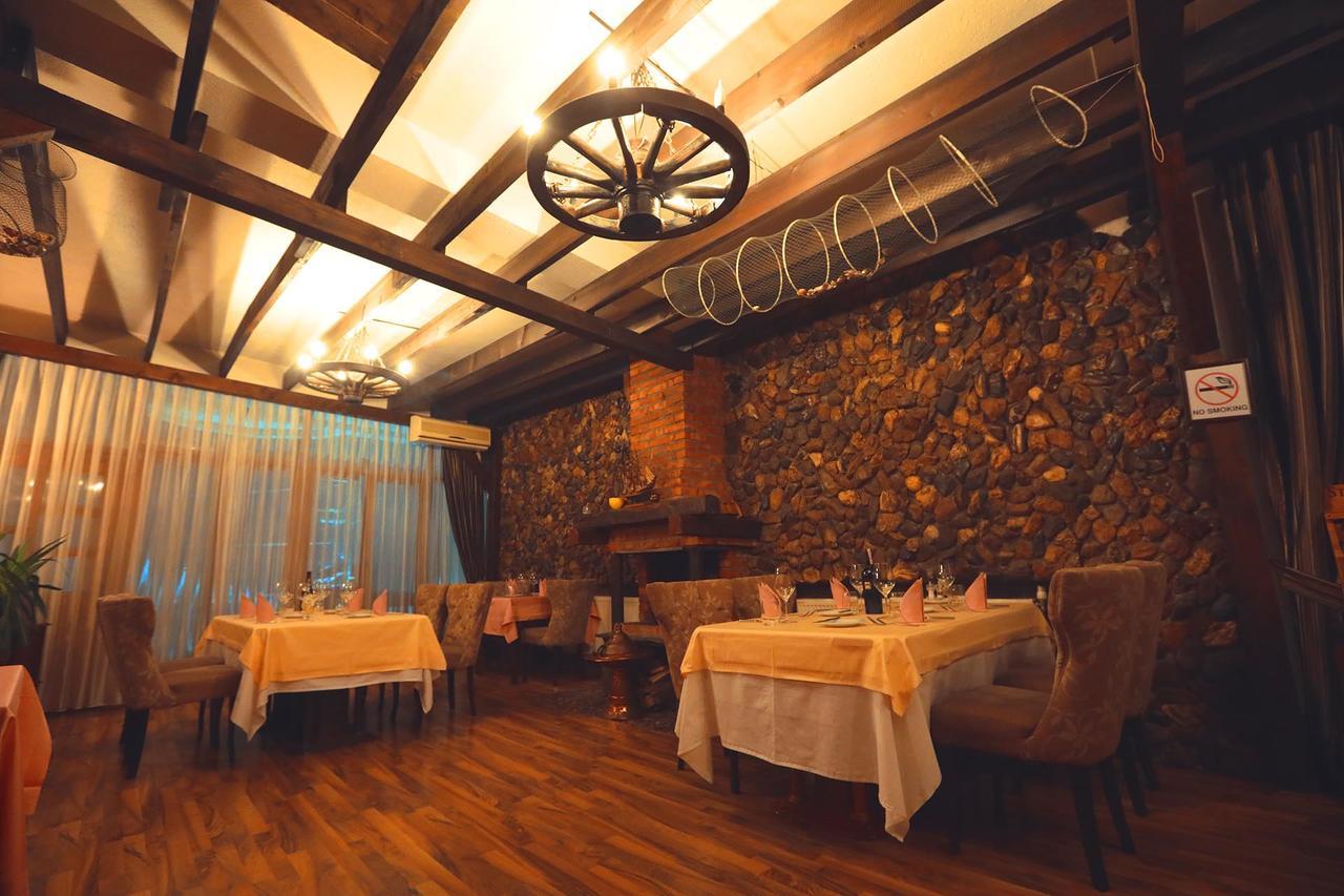 Hotel Pinocchio Pristina Exterior foto